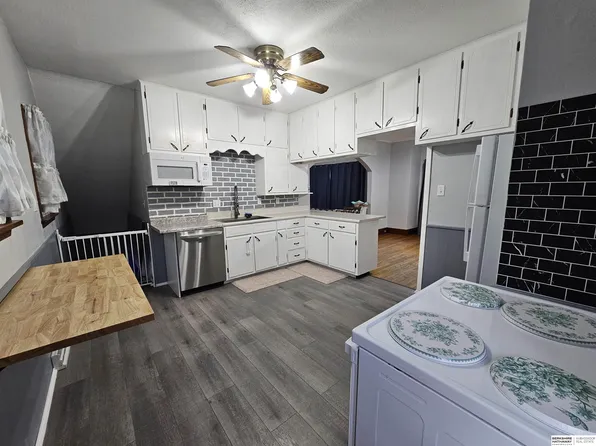 1029 E Military Ave, Fremont, NE 68025