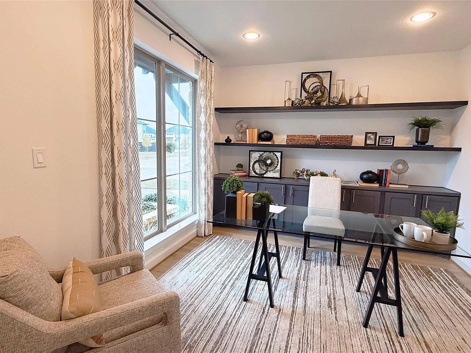 5 bed, 4.5 bath, 4050 sqft, $6,250 — Photo 4