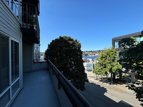 4th image of 2727 Eastlake Ave E APT 205