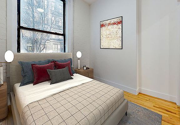 2nd image of 121 E 97th St APT 1E