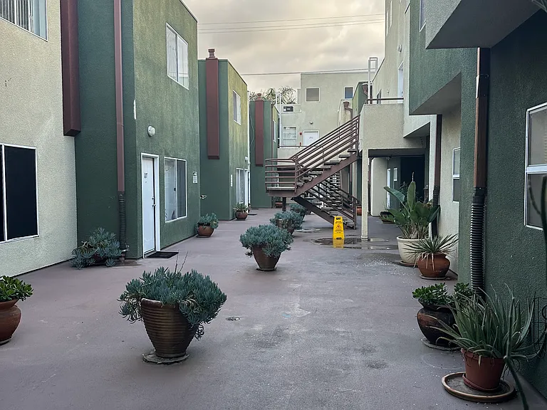 Roscoe Townhomes — Photo 1