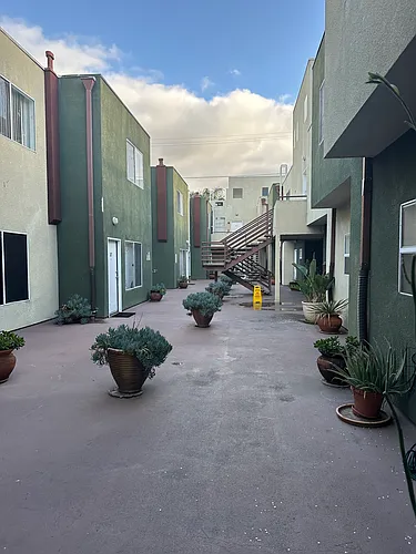 Roscoe Townhomes Photo 1
