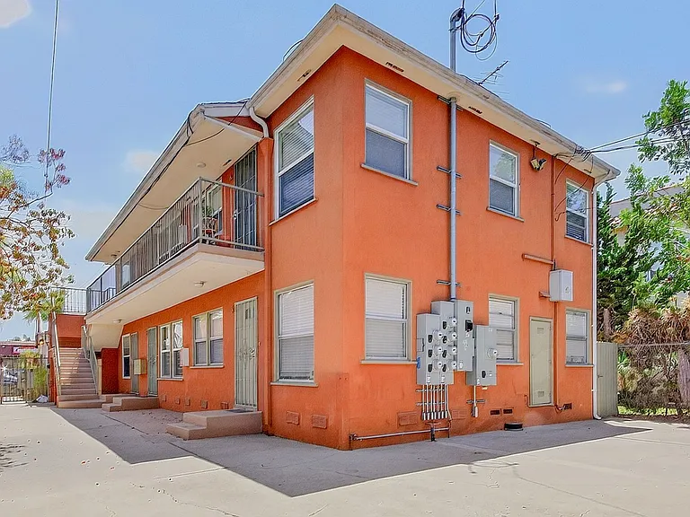 1631 E 4th St — Photo 32