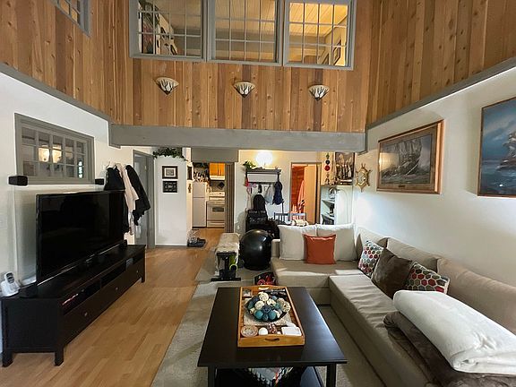 Living Room/Dining Area