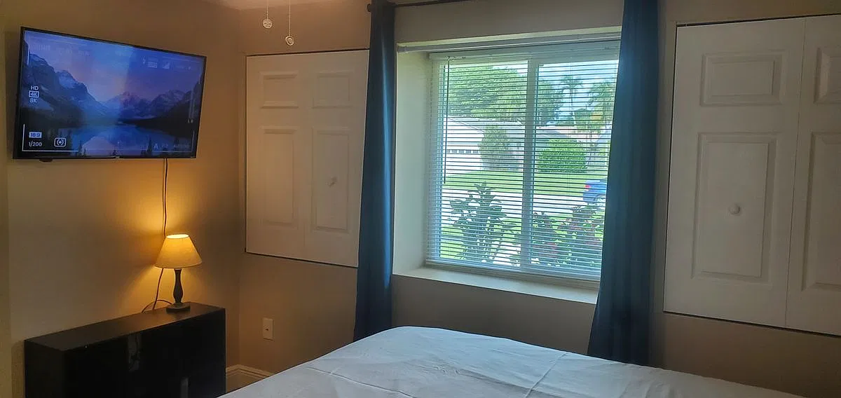 3 bed, 2.0 bath, 1295 sqft, $1,000 — Photo 1