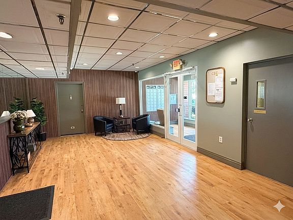 5th image of 205 Mineola Blvd APT 2I