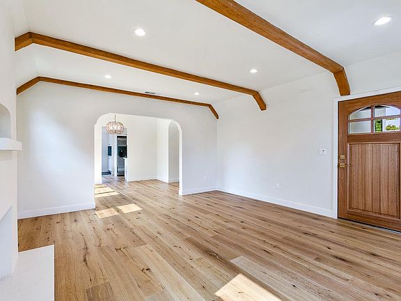 5th image of 3868 Edenhurst Ave #3870