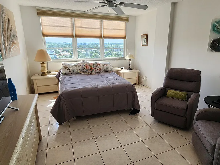 299 N Riverside Dr #1006 — Photo 15