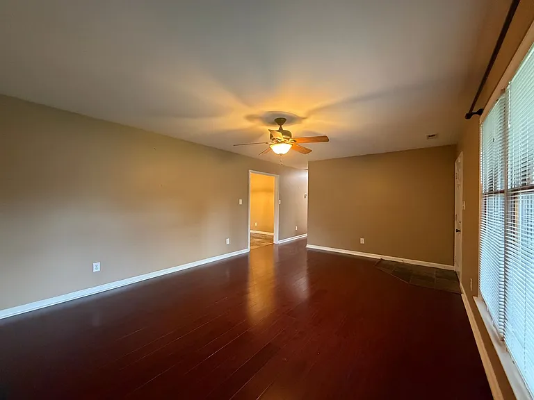 717 Mallard Dr — Photo 5