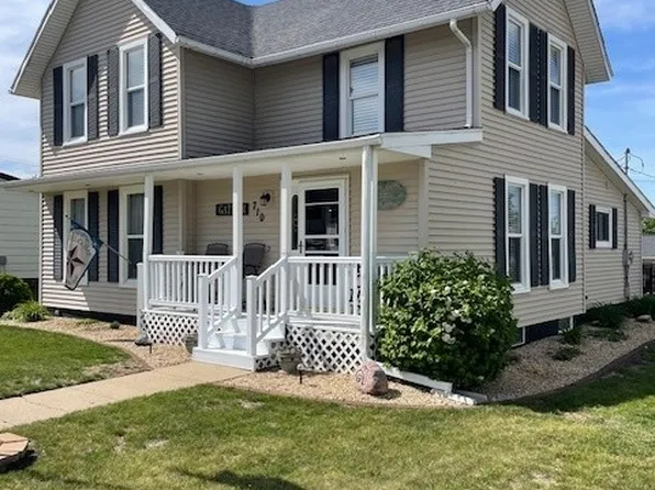 710 Fulton St, Grand Mound, IA 52751