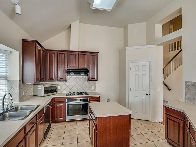 4529 Burnhill Dr — Photo 6