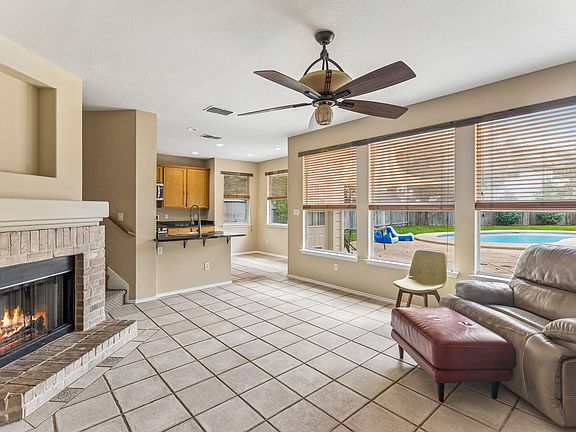 4th image of 1409 Deer Horn Dr