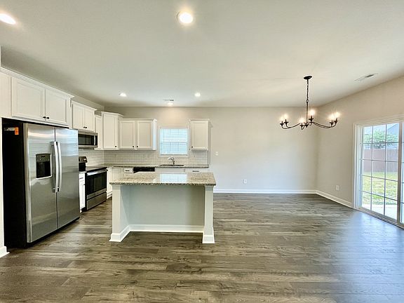 5th image of 1108 Mayfern Dr