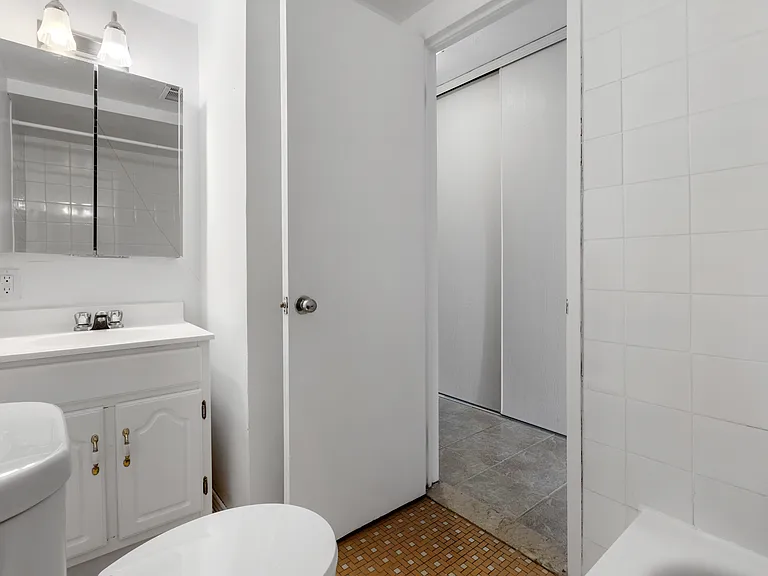 335 Cooper St — Photo 37