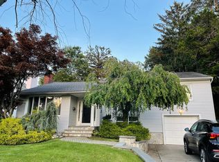 5 Eaton Rd, Syosset, NY 11791