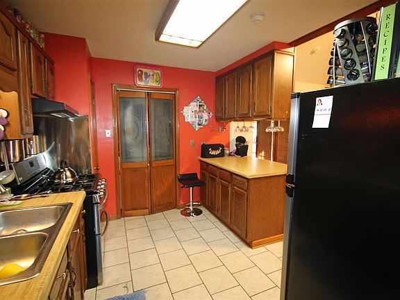 5th image of 308 Mary Beth Ave