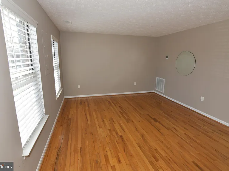311 Willowbrook Ct — Photo 17