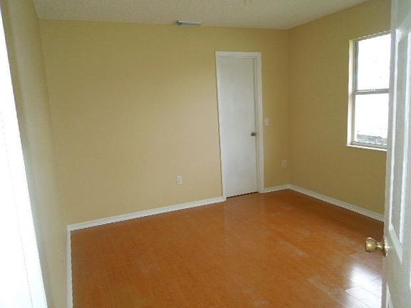 5th image of 692 SW Jeanne Ave
