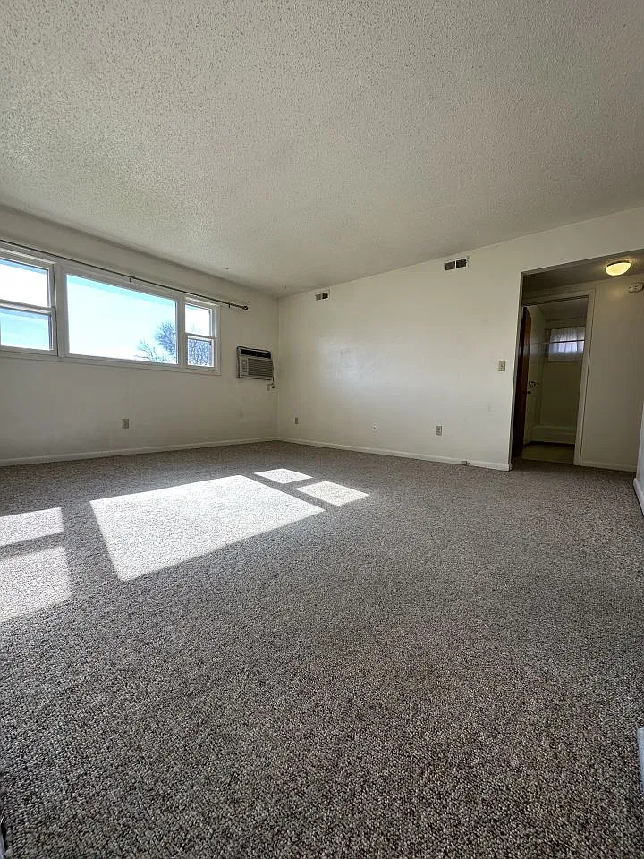 2 bed, 1.0 bath, 900 sqft, $925 — Photo 2