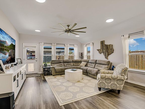 3rd image of 1101 Terrace View Dr