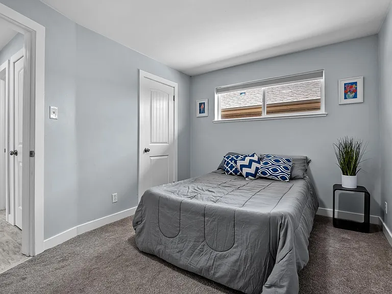 3682 Hudson St — Photo 12