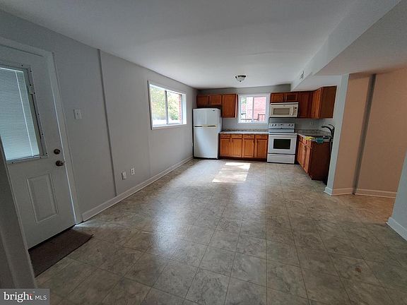 5th image of 3208 Normandy Ave #B