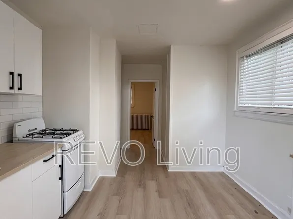 131 Vine St S, Saint Catharines, ON L2R 3Y3