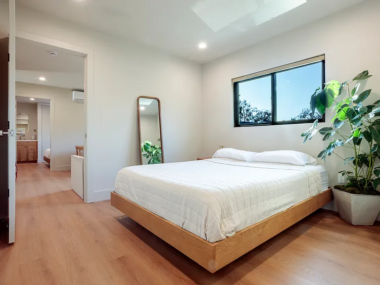 859 N Mansfield Ave #4 — Photo 7