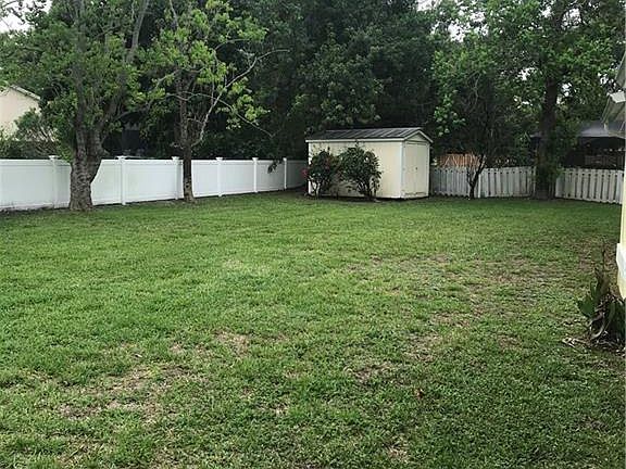 4th image of 2540 NE Pinecrest Lakes Blvd