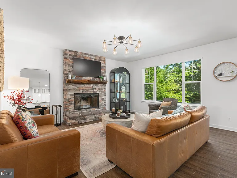 15 Grove Ln — Photo 18