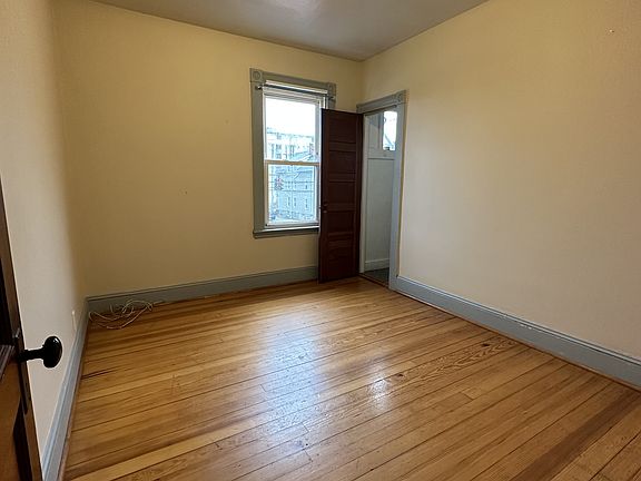 2nd image of 340 Nash Rd APT 2