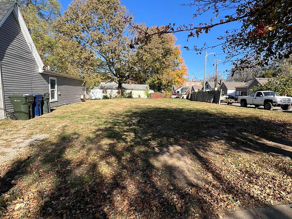 2nd image of 239 E 7th St