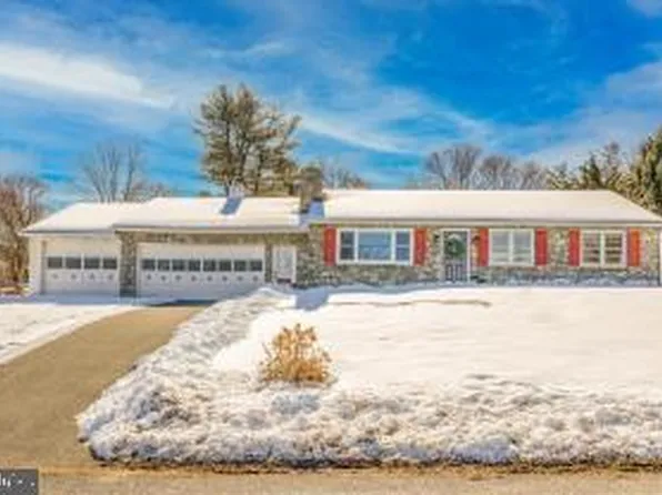 680 Wawassan Dr, Honey Brook, PA 19344