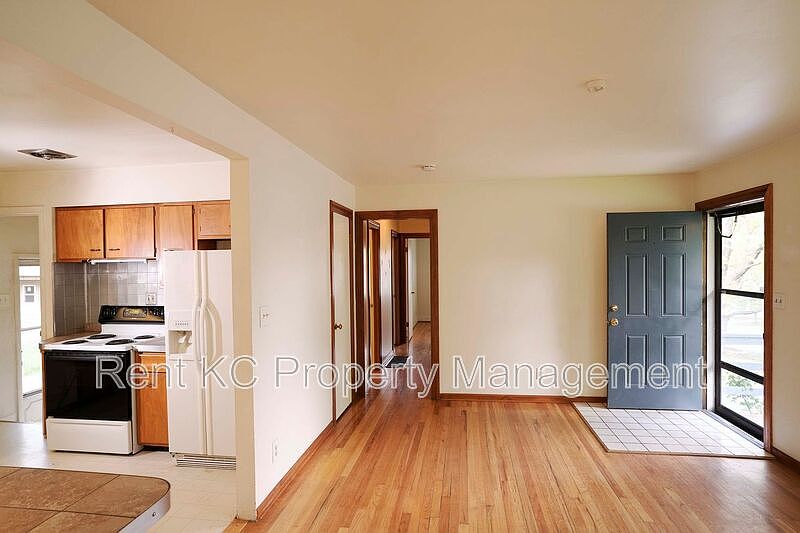 1st image of 5540 N Garfield Ave
