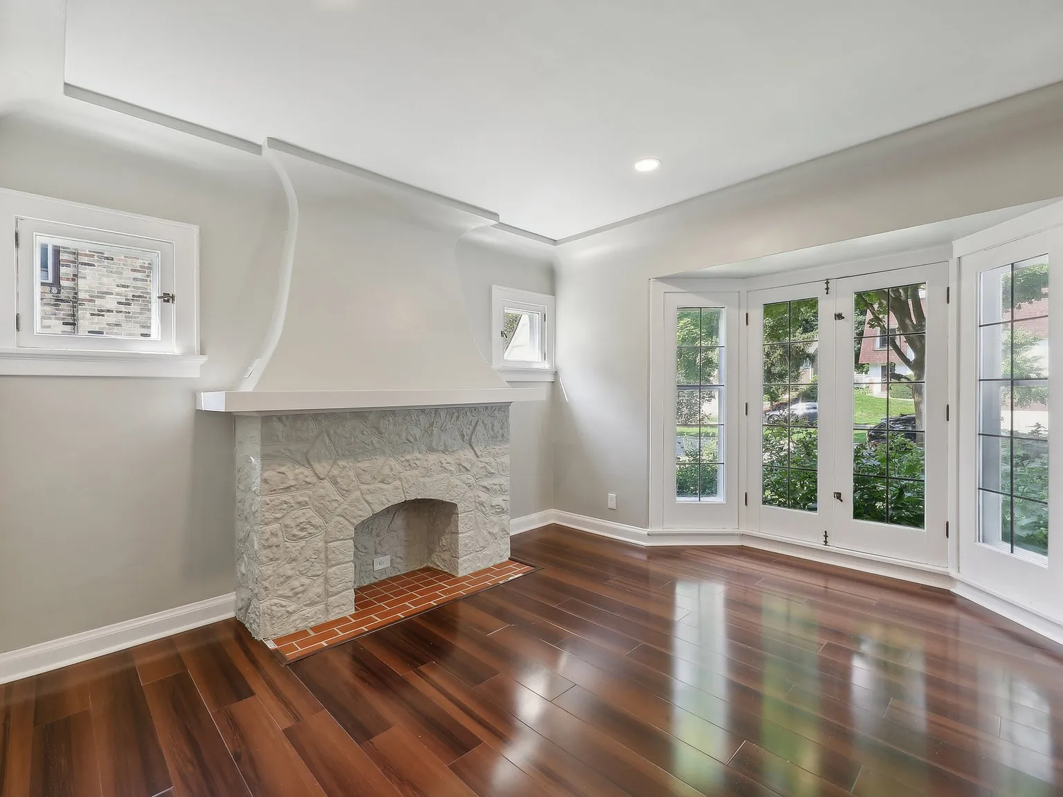 1 bed, 1000 sqft, $1,599 — Photo 4