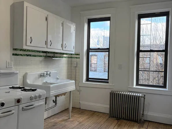 1692 Gates Avenue image 4 of 10