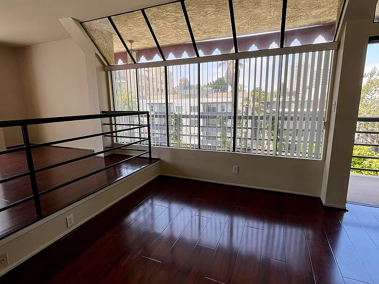 1360 S Beverly Glen Blvd #501 — Photo 15