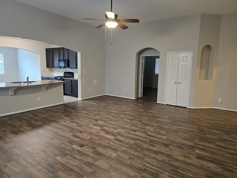1931 Stieler Dr — Photo 2