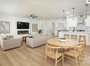 8315 Adrian Ct, Charlotte, NC 28270