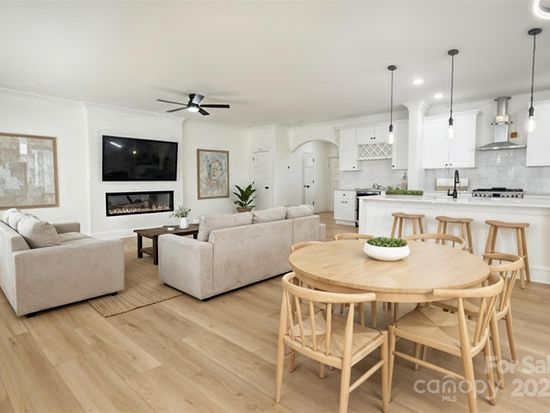 8315 Adrian Ct, Charlotte, NC 28270
