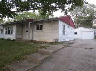 33 Pine St, Carpentersville, IL