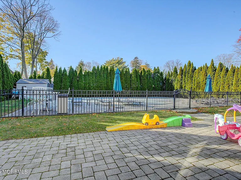 980 Woodgate Ave — Photo 26