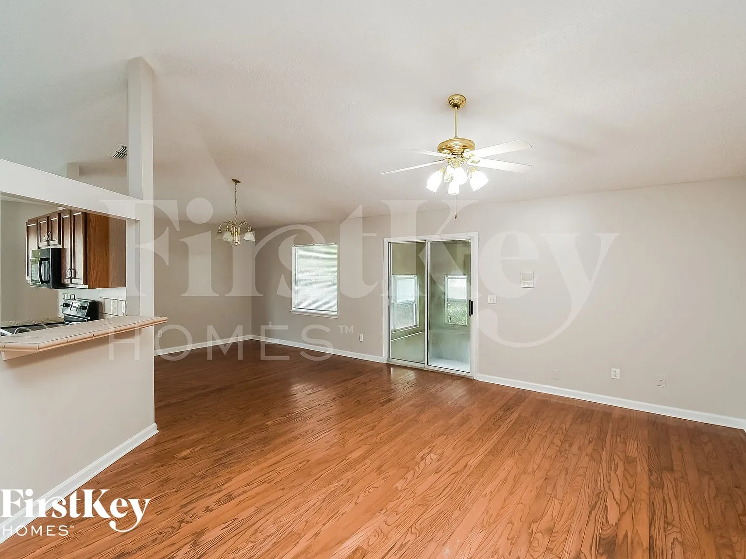 3 bed, 2.0 bath, 1480 sqft, $2,400 — Photo 4