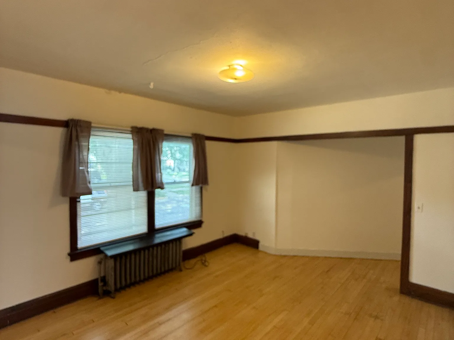 3 bed, 1104 sqft, $2,925 — Photo 3
