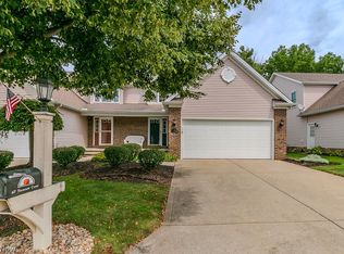 67 Sunset Cove Cir, Eastlake, OH 44095