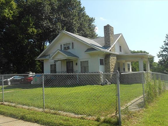 3rd image of 5847 Woodland Ave