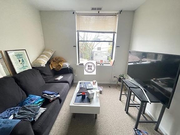 4th image of 1645 W Wabansia Ave APT 2R