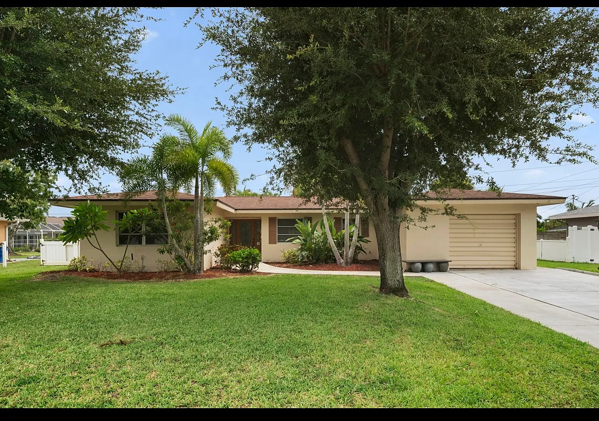 3 bed, 1690 sqft, $3,275 — Photo 1