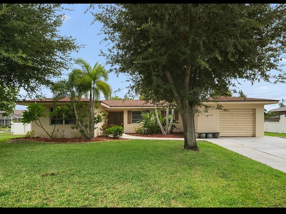 1444 Covington Cir W