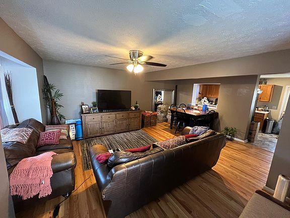 3rd image of 111 Barrington Ln #111